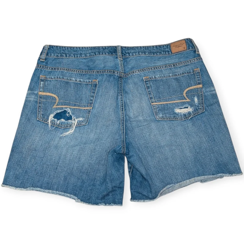 American Eagle  mid- waist distressed jean shorts Women's Size 14